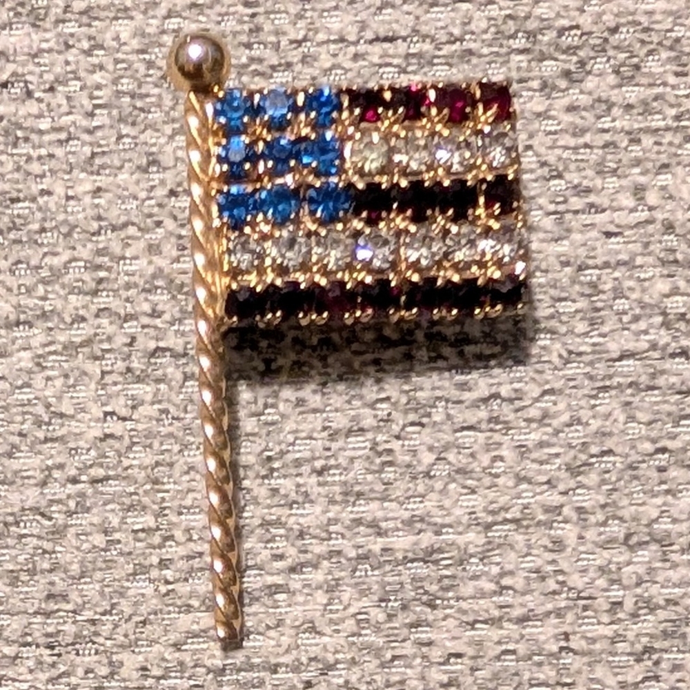Vintage USA American Flag Brooch Red White Blue Rhinestone Pin Gold Tone 1.35”